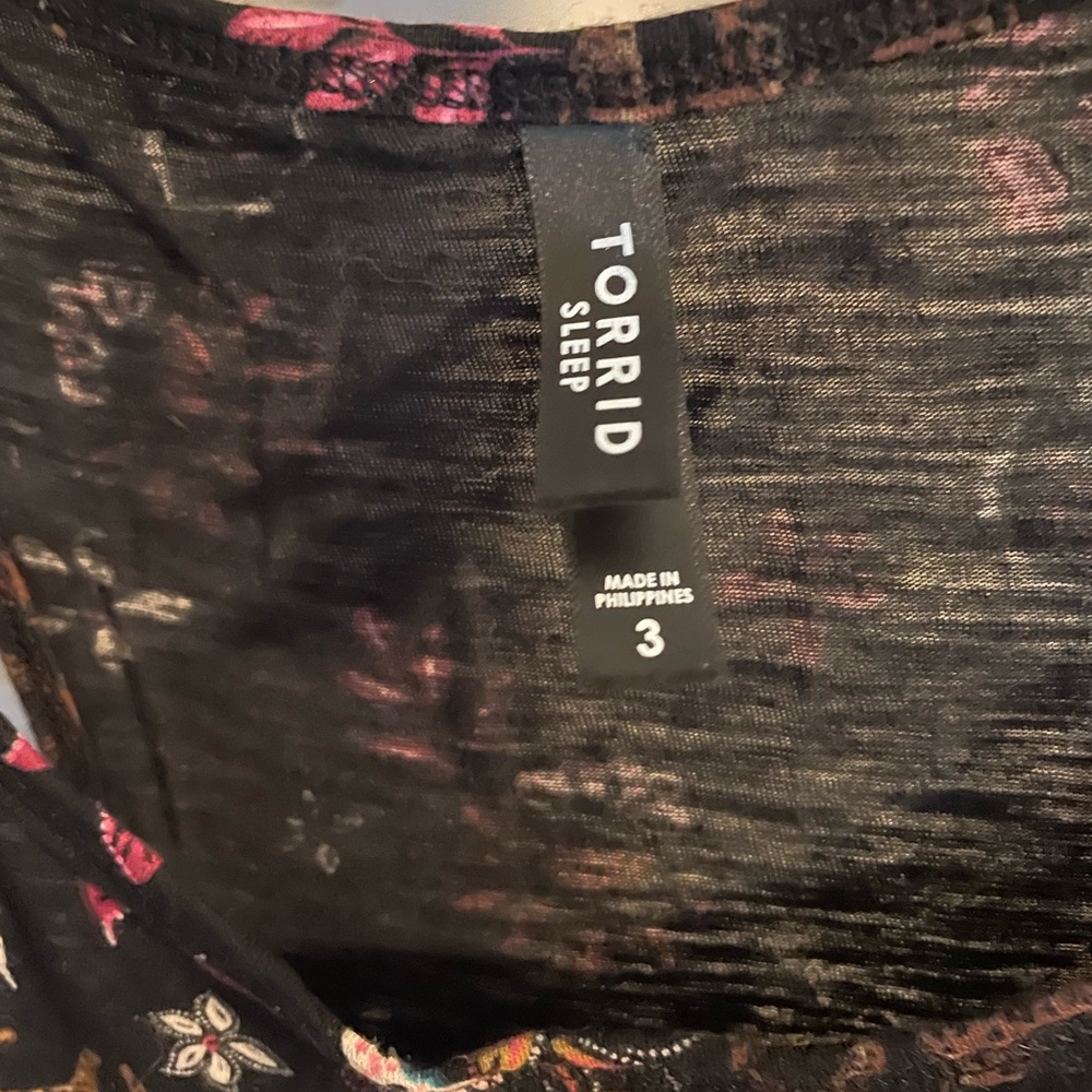 Torrid top - Picture 2 of 4